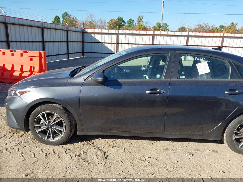 2024 Kia Forte Lxs VIN: 3KPF24AD5RE784063 Lot: 43703240