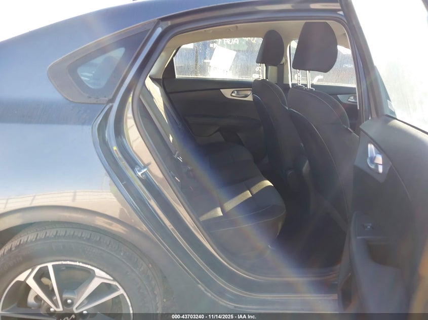 2024 Kia Forte Lxs VIN: 3KPF24AD5RE784063 Lot: 43703240