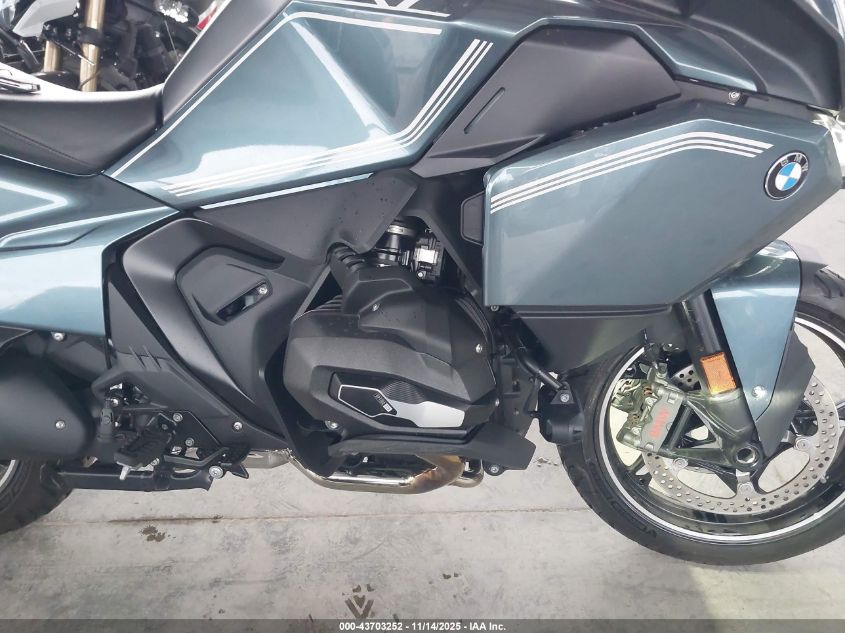 2026 BMW R 1300 Rt/Rt-P VIN: WB10M4306T6L30215 Lot: 43703252