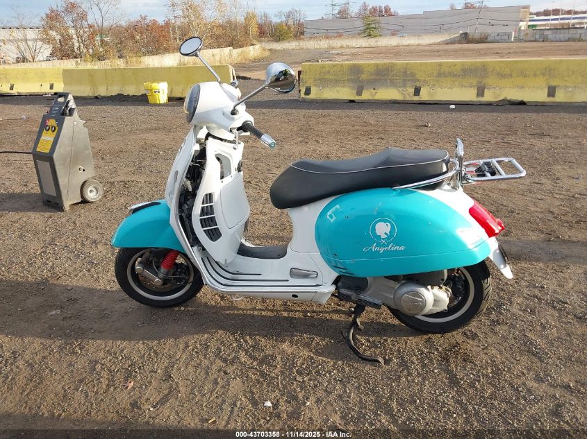 2010 Vespa Gts 300 Super VIN: ZAPM459L5A5700549 Lot: 43703358