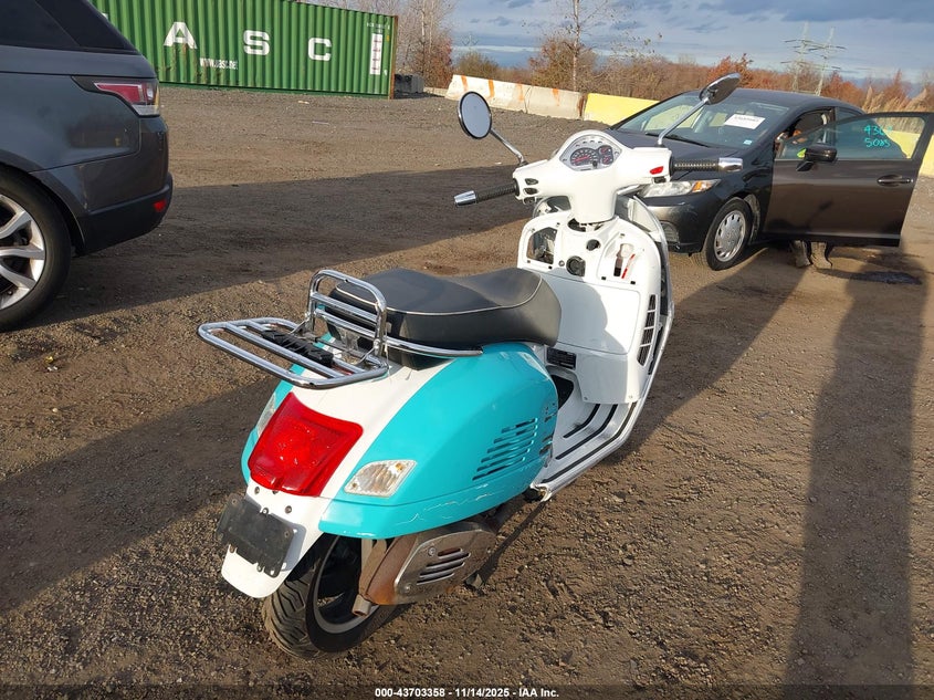 ZAPM459L5A5700549 2010 VESPA GTS photo no. 4