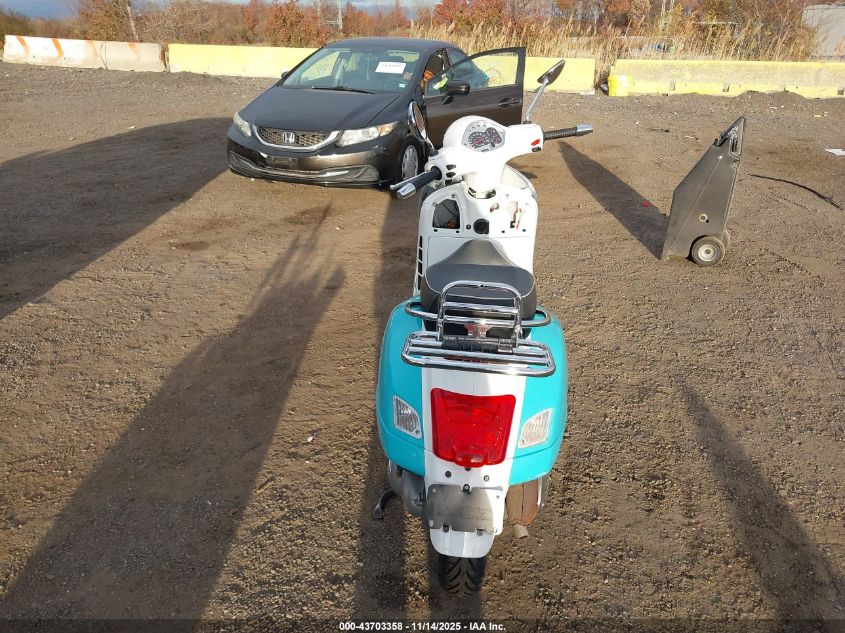 2010 Vespa Gts 300 Super VIN: ZAPM459L5A5700549 Lot: 43703358