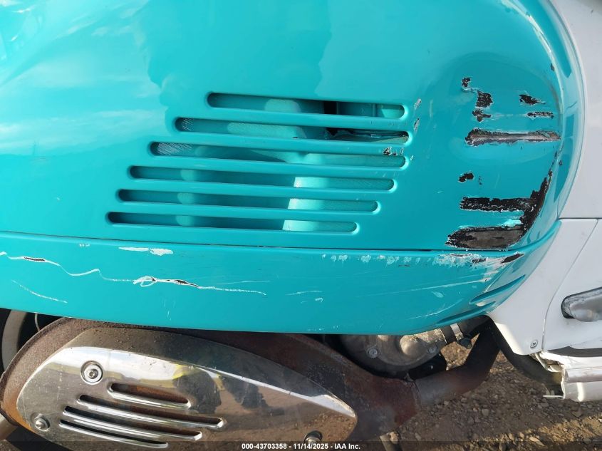 2010 Vespa Gts 300 Super VIN: ZAPM459L5A5700549 Lot: 43703358