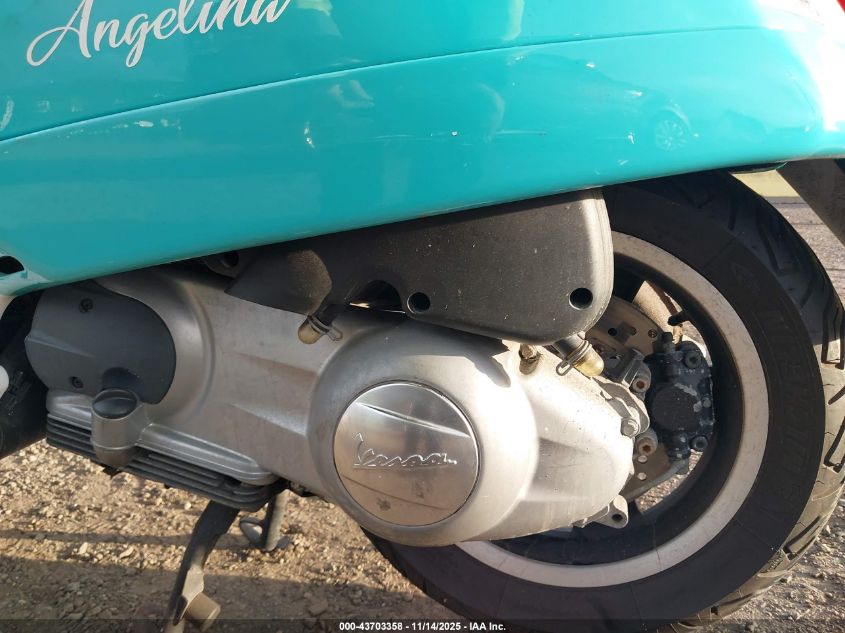 2010 Vespa Gts 300 Super VIN: ZAPM459L5A5700549 Lot: 43703358