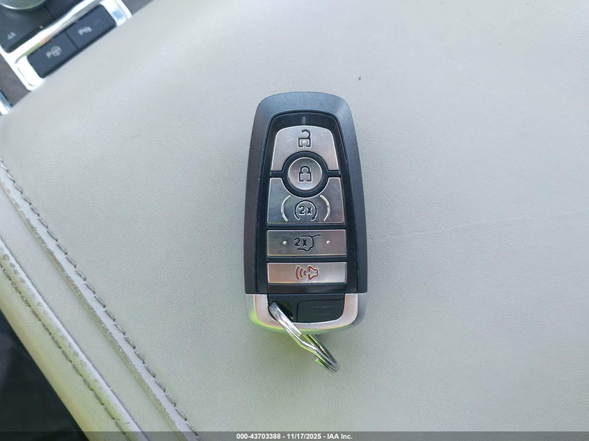 2018 Ford Expedition Max Platinum VIN: 1FMJK1MT4JEA00723 Lot: 43703388