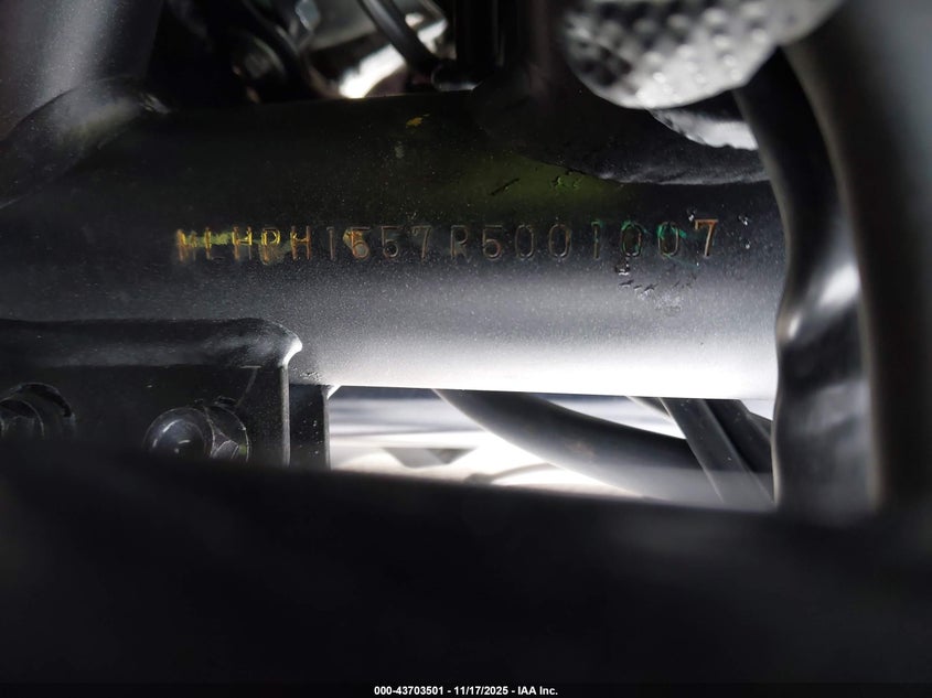 2024 Honda Cbr650 R VIN: MLHRH1557R5001007 Lot: 43703501