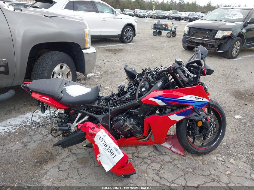 2024 Honda Cbr650 R VIN: MLHRH1557R5001007 Lot: 43703501