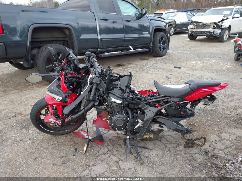 2024 Honda Cbr650 R VIN: MLHRH1557R5001007 Lot: 43703501