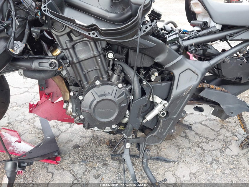 2024 Honda Cbr650 R VIN: MLHRH1557R5001007 Lot: 43703501