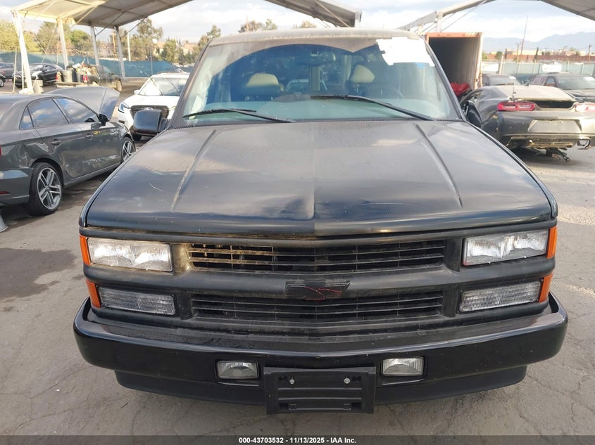 2000 Chevrolet Tahoe Limited VIN: 1GNEC13R9YR229966 Lot: 43703532