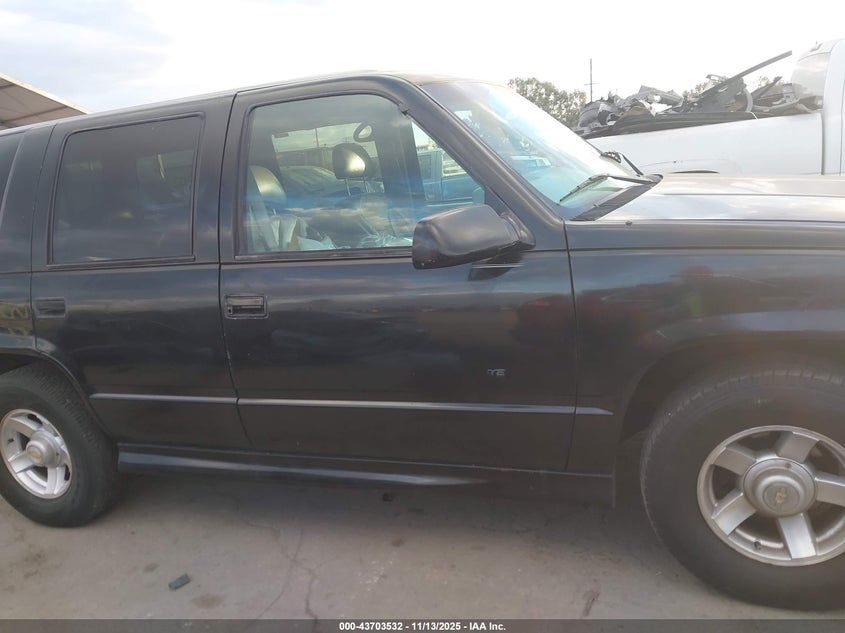 2000 Chevrolet Tahoe Limited VIN: 1GNEC13R9YR229966 Lot: 43703532