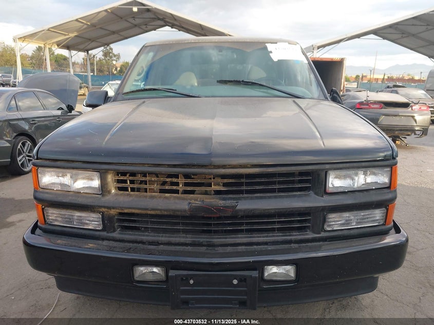 2000 Chevrolet Tahoe Limited VIN: 1GNEC13R9YR229966 Lot: 43703532