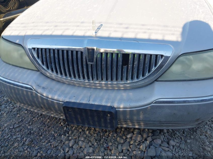 2003 Lincoln Town Car Executive VIN: 1LNHM81W53Y706603 Lot: 43703566