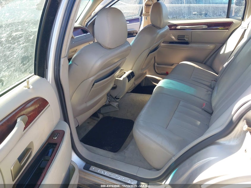 2003 Lincoln Town Car Executive VIN: 1LNHM81W53Y706603 Lot: 43703566
