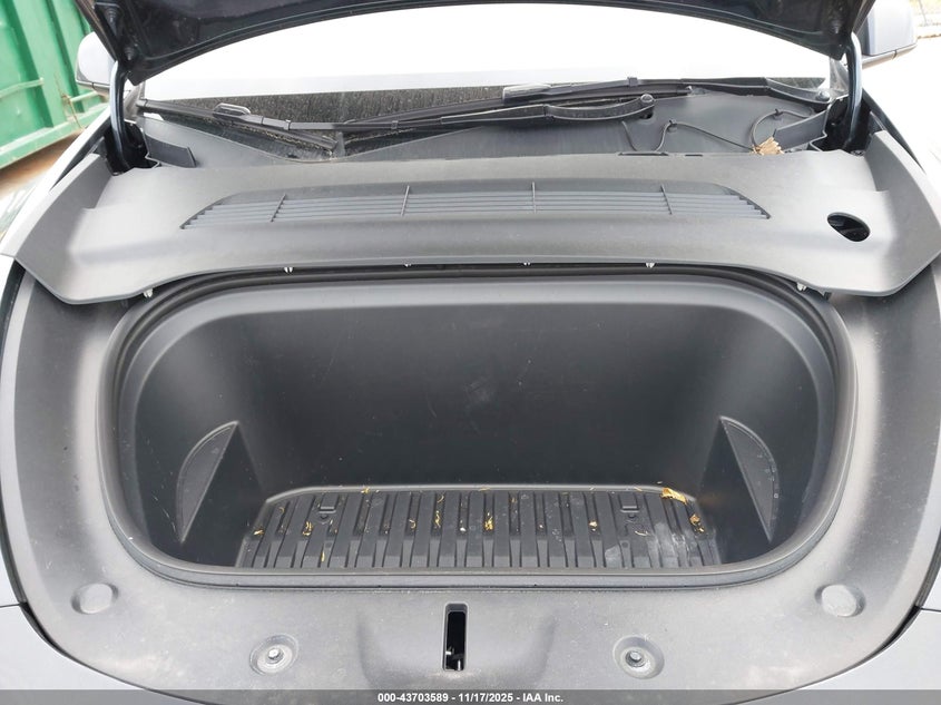 2024 Tesla Model Y Long Range Dual Motor All-Wheel Drive VIN: 7SAYGDEE1RA321795 Lot: 43703589