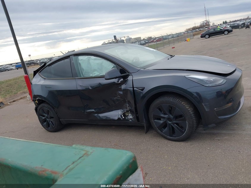 2024 Tesla Model Y Long Range Dual Motor All-Wheel Drive VIN: 7SAYGDEE1RA321795 Lot: 43703589