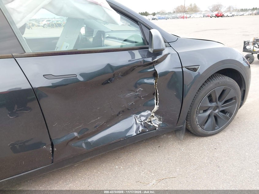 2024 Tesla Model Y Long Range Dual Motor All-Wheel Drive VIN: 7SAYGDEE1RA321795 Lot: 43703589