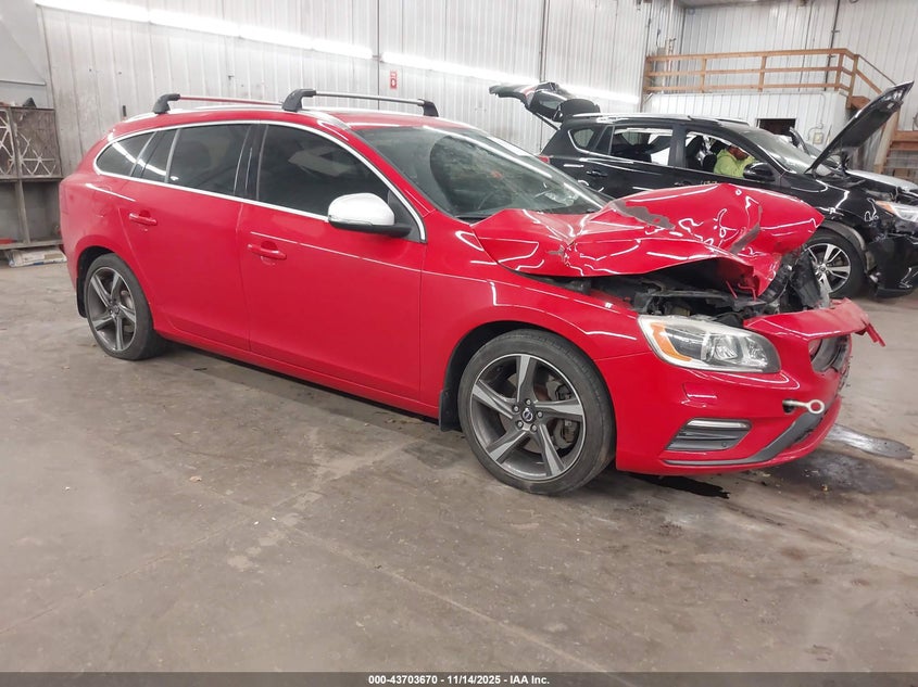 VOLVO V60 T6 R-DESIGN PLATINUM