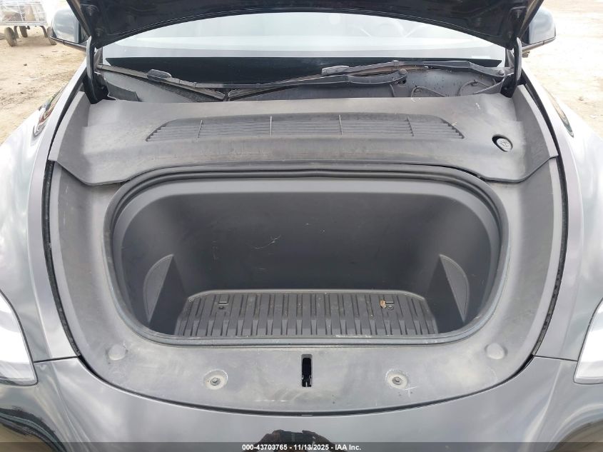 2023 Tesla Model Y Awd/Long Range Dual Motor All-Wheel Drive VIN: 7SAYGDEE1PA109217 Lot: 43703765