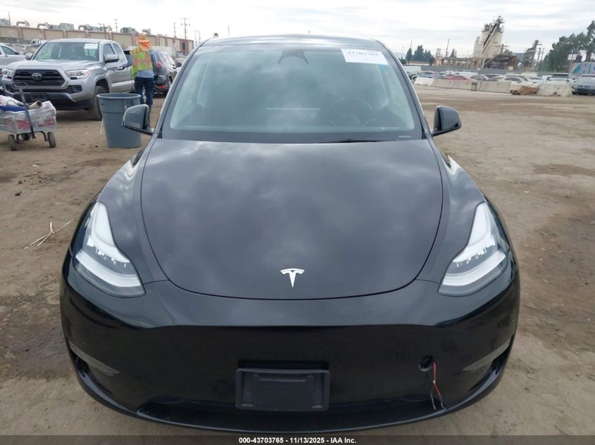 2023 Tesla Model Y Awd/Long Range Dual Motor All-Wheel Drive VIN: 7SAYGDEE1PA109217 Lot: 43703765