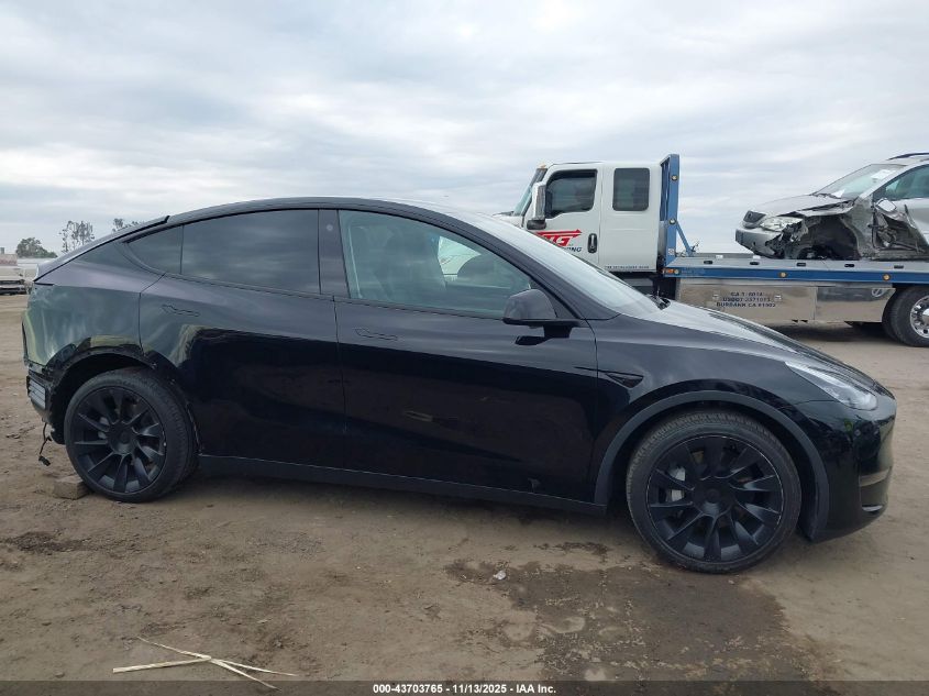 2023 Tesla Model Y Awd/Long Range Dual Motor All-Wheel Drive VIN: 7SAYGDEE1PA109217 Lot: 43703765