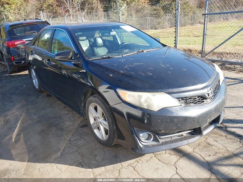 TOYOTA CAMRY SE
