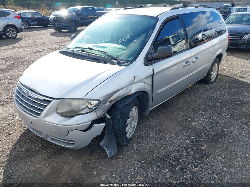 2C4GP54L65R502116 2005 CHRYSLER TOWN & COUNTRY photo no. 2