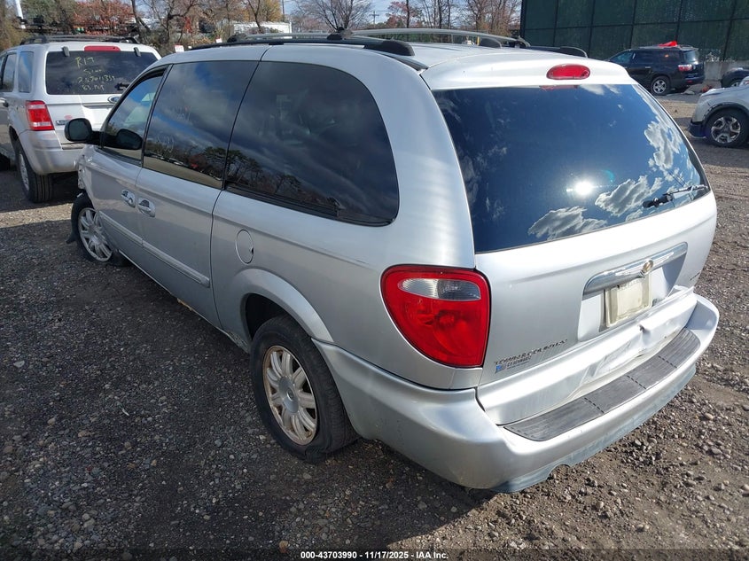 2C4GP54L65R502116 2005 CHRYSLER TOWN & COUNTRY photo no. 3