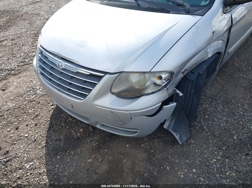 2C4GP54L65R502116 2005 CHRYSLER TOWN & COUNTRY photo no. 6