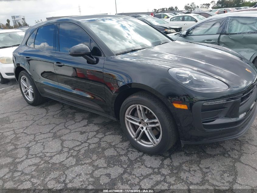 PORSCHE MACAN
