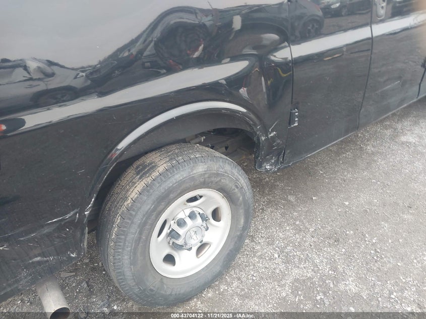 2018 Chevrolet Express 2500 Work Van VIN: 1GCWGAFBXJ1272569 Lot: 43704122