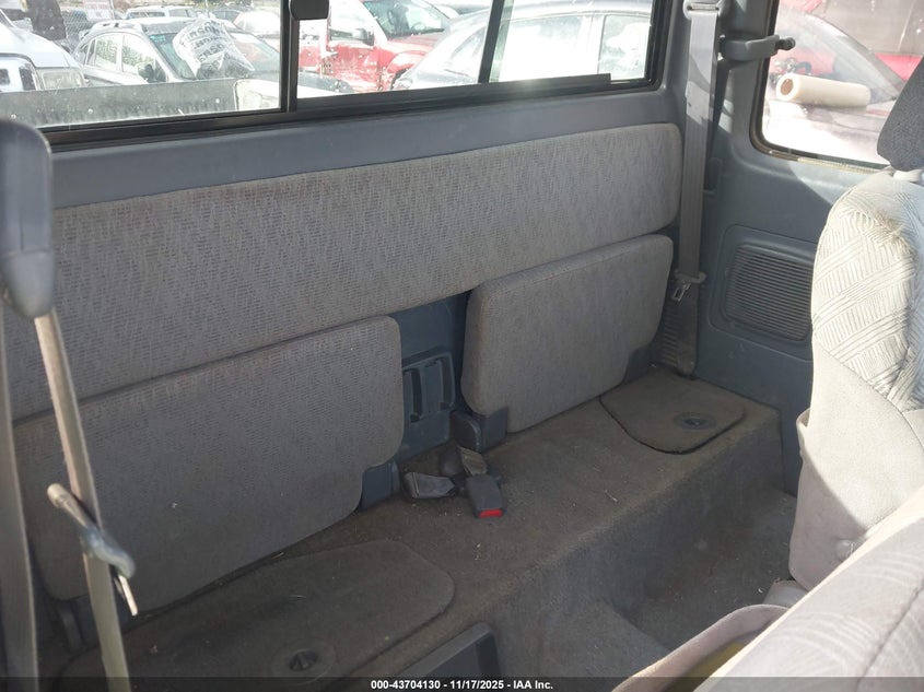 1998 Toyota Tacoma Base V6 VIN: 4TAWN72NXWZ083966 Lot: 43704130