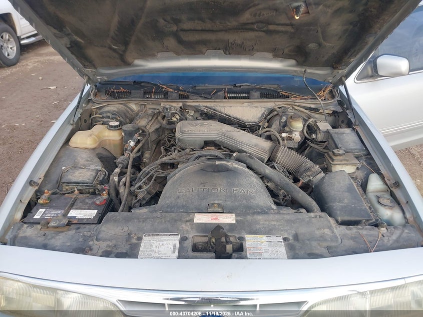 1995 Ford Crown Victoria VIN: 2FALP73W3SX127272 Lot: 43704206