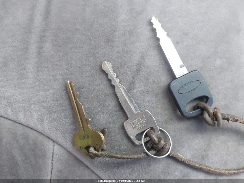 1995 Ford Crown Victoria VIN: 2FALP73W3SX127272 Lot: 43704206