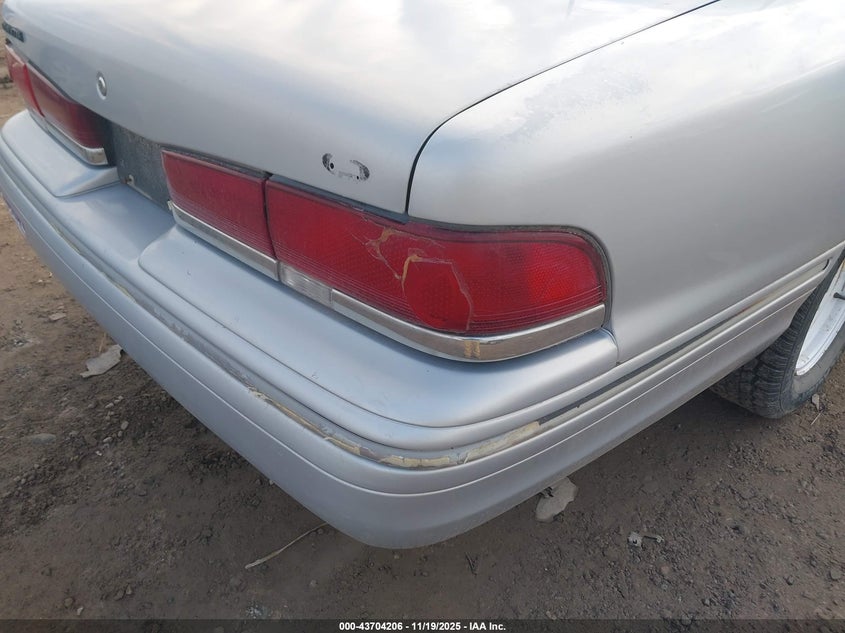 1995 Ford Crown Victoria VIN: 2FALP73W3SX127272 Lot: 43704206