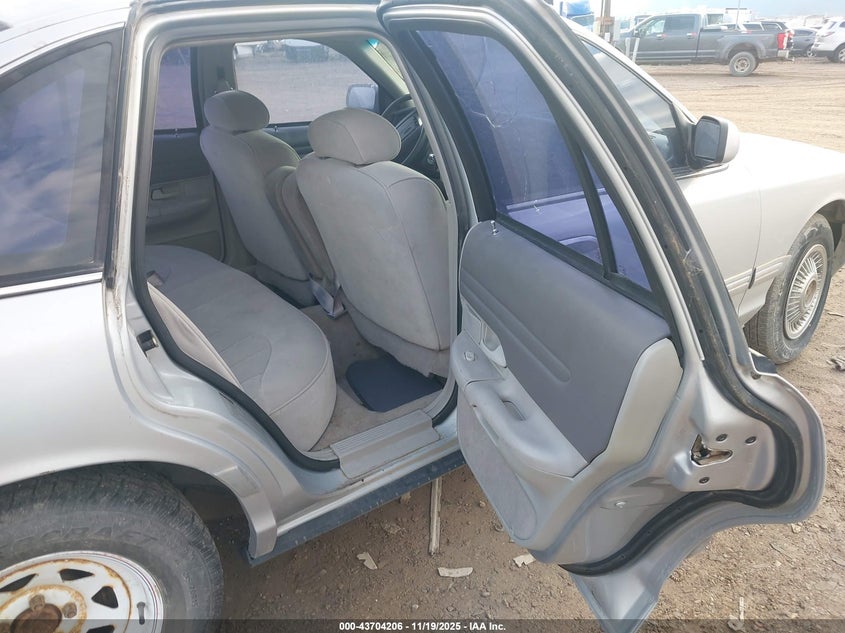 1995 Ford Crown Victoria VIN: 2FALP73W3SX127272 Lot: 43704206