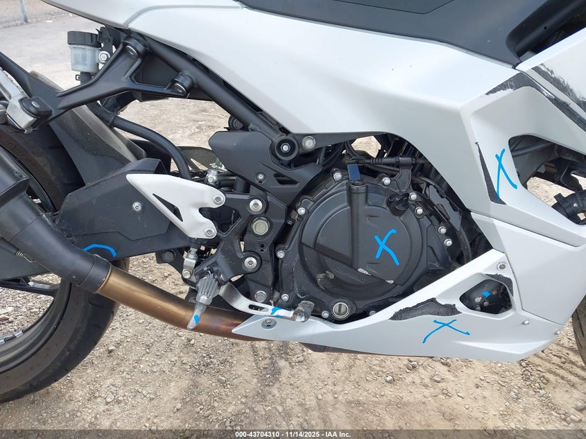 2025 Kawasaki Ex500 VIN: ML5EXGG1XSDA64516 Lot: 43704310