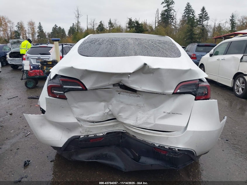 2025 Tesla Model Y Long Range Dual Motor All-Wheel Drive VIN: 7SAYGAEE5SF306207 Lot: 43704357