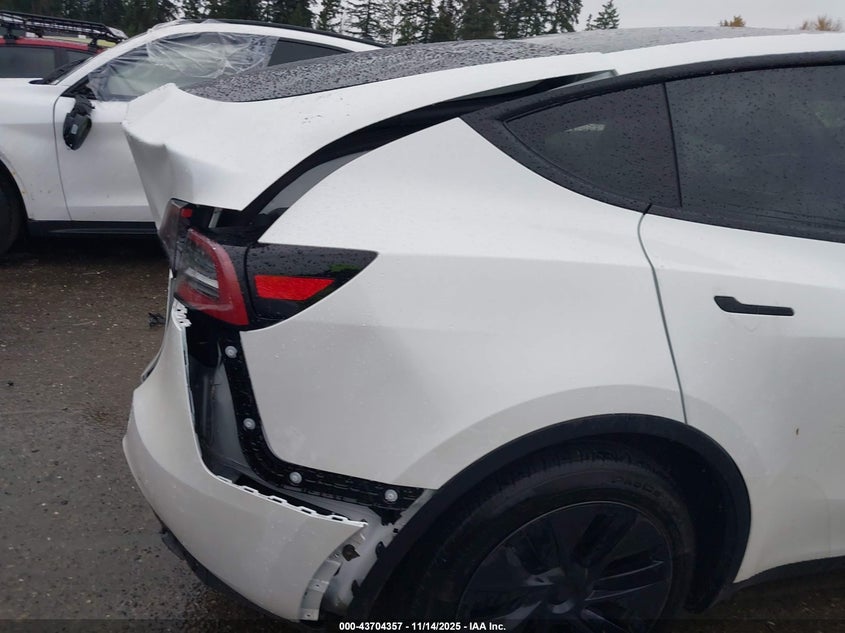 2025 Tesla Model Y Long Range Dual Motor All-Wheel Drive VIN: 7SAYGAEE5SF306207 Lot: 43704357