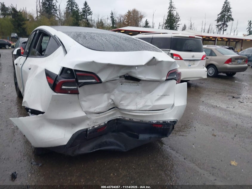 2025 Tesla Model Y Long Range Dual Motor All-Wheel Drive VIN: 7SAYGAEE5SF306207 Lot: 43704357