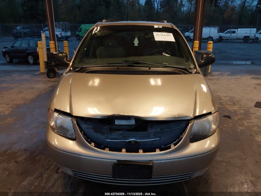 2002 Chrysler Town & Country Limited VIN: 2C8GT64L72R593425 Lot: 43704389