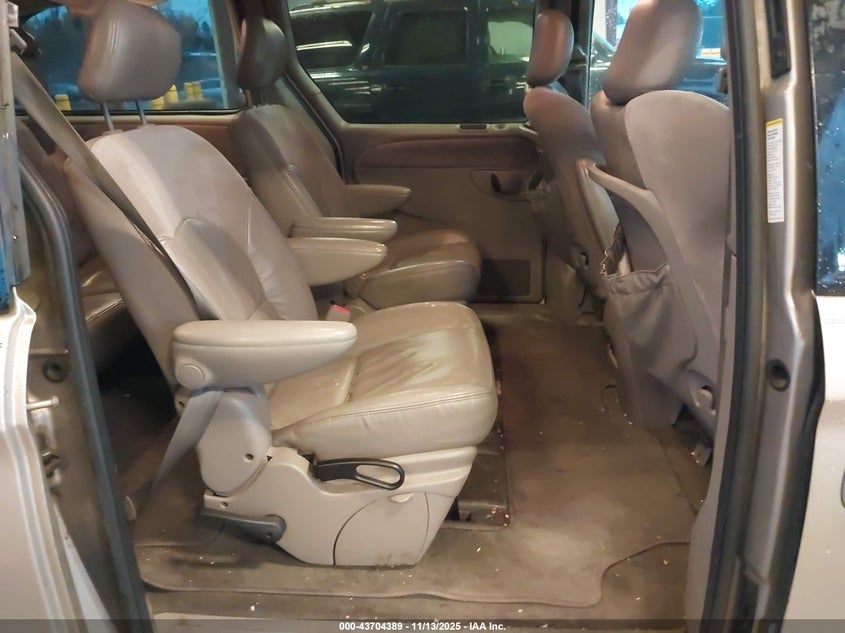 2002 Chrysler Town & Country Limited VIN: 2C8GT64L72R593425 Lot: 43704389