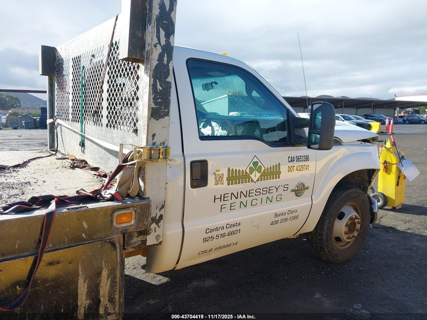 2015 Ford F-350 Chassis Xl VIN: 1FDRF3GT8FEC92639 Lot: 43704419