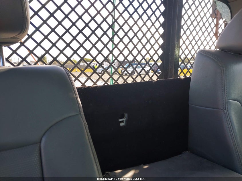 2015 Ford F-350 Chassis Xl VIN: 1FDRF3GT8FEC92639 Lot: 43704419