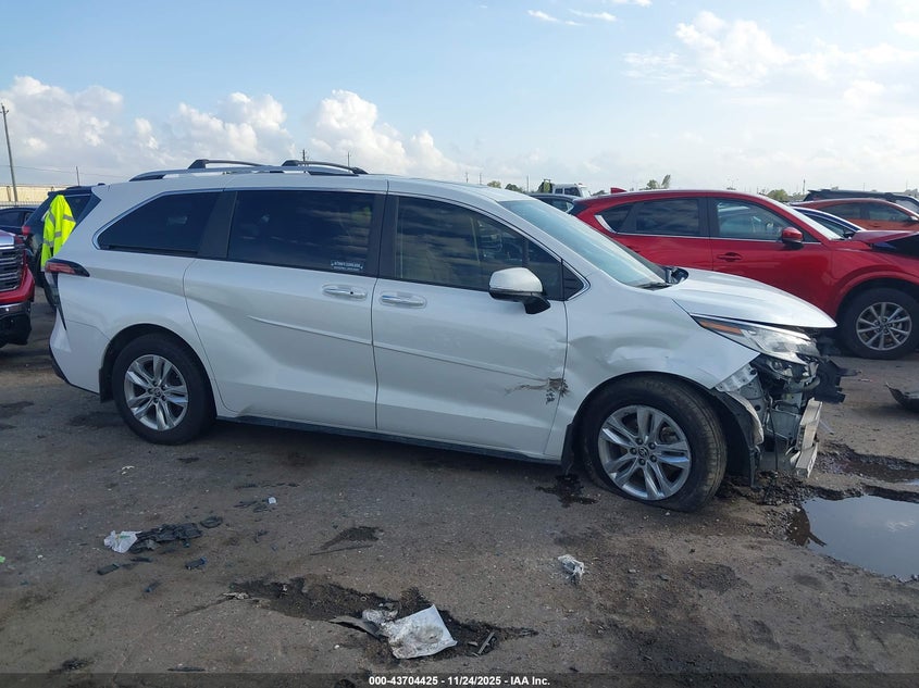 2022 Toyota Sienna Limited/Platinum VIN: 5TDZRKEC8NS109970 Lot: 43704425