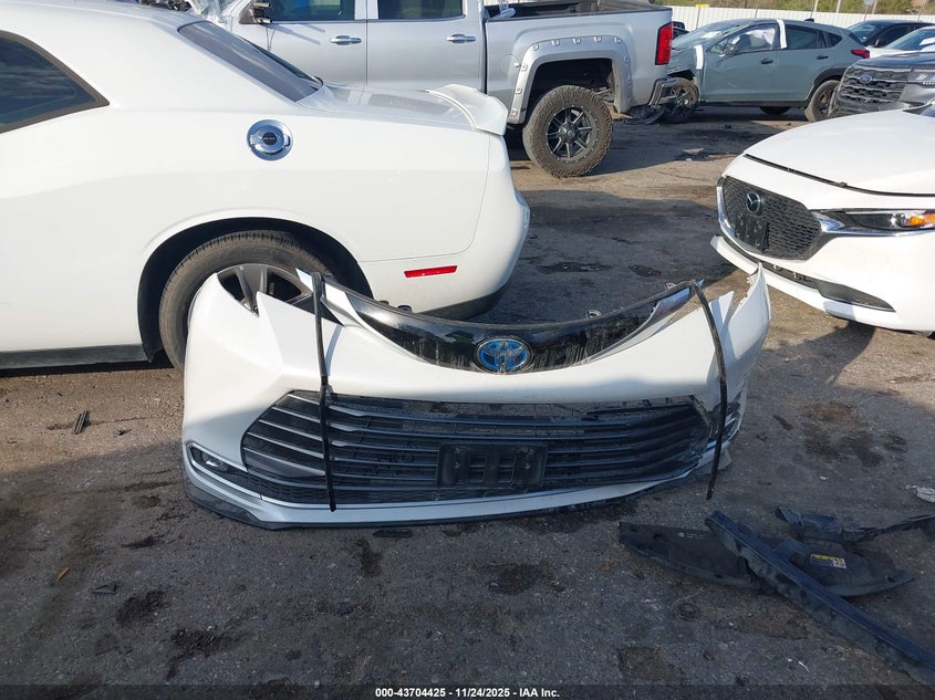 2022 Toyota Sienna Limited/Platinum VIN: 5TDZRKEC8NS109970 Lot: 43704425