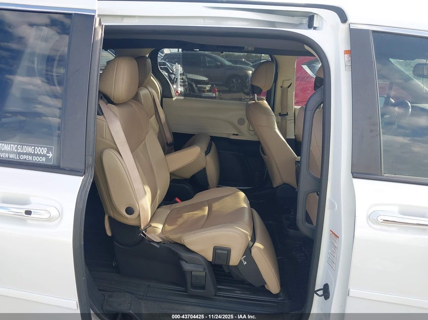 2022 Toyota Sienna Limited/Platinum VIN: 5TDZRKEC8NS109970 Lot: 43704425