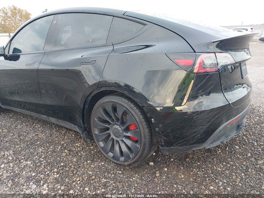 2022 Tesla Model Y Performance Dual Motor All-Wheel Drive VIN: 7SAYGDEF3NF531515 Lot: 43704429