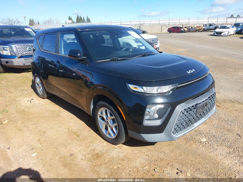 2022 KIA SOUL LX