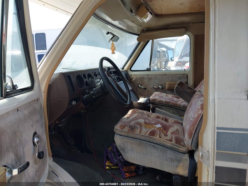 1984 Chevrolet G30 VIN: 2GBJG31M5E4114402 Lot: 43704581